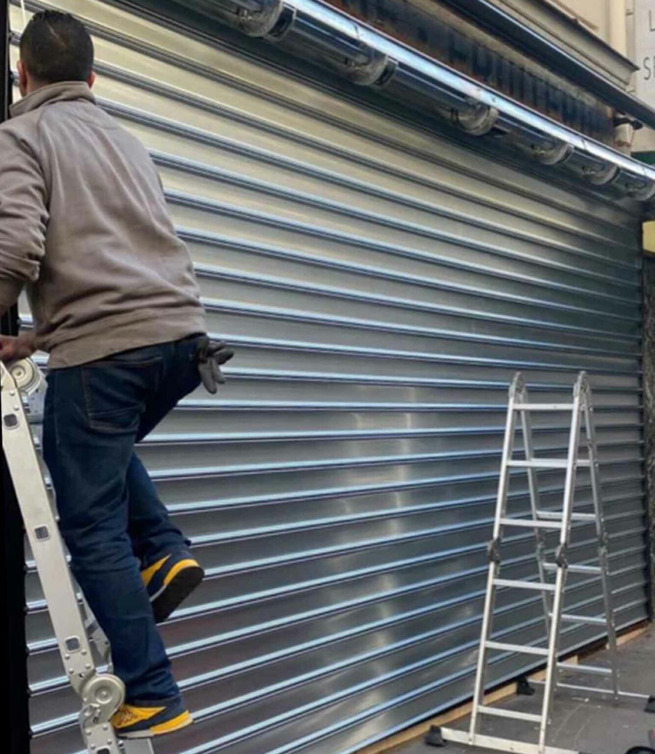 Installation et dépannage rideaux métalliques et volets roulants à Paris